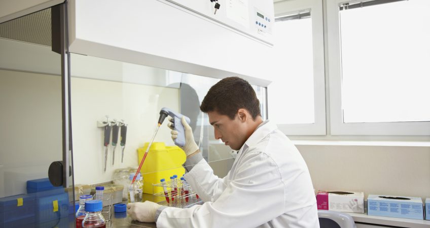 Técnico en laboratorio de diagnóstico clínico