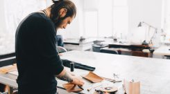 Técnico en Artesanía de Complementos de Cuero
