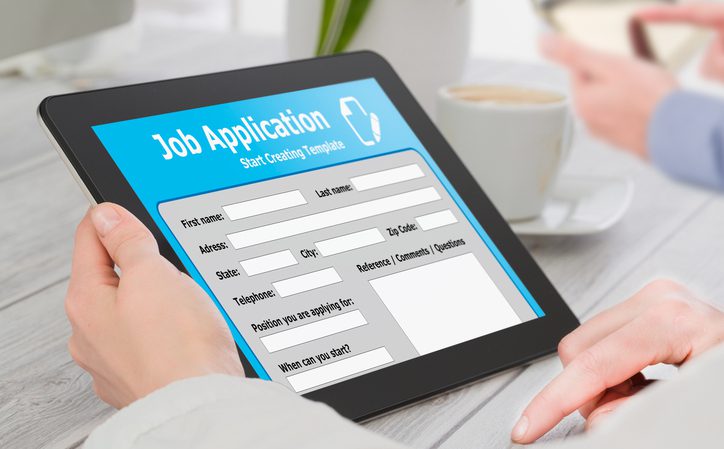 Caso práctico IV: Empleo en Internet