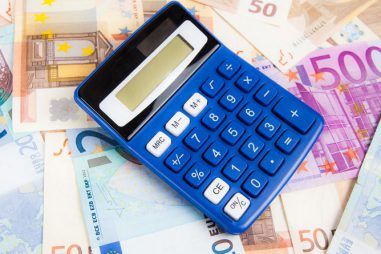 Becas y otras ayudas que te ofrecen los centros