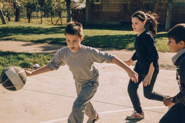 Mejorar la salud infantil desde el patio del colegio
