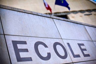 Francia aprueba apoyo extraescolar subvencionado para acabar con la desigualdad en la educación