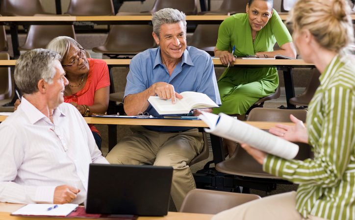 Profesor de Educación de Adultos, una buena alternativa