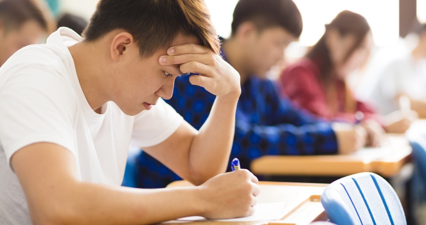 Estudiantes preparándose para la EBAU 2022