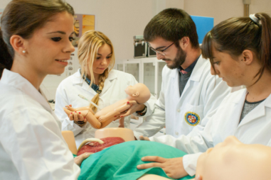 La simulación clínica llega a la universidad