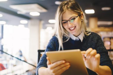 Becas y créditos para financiar tu postgrado