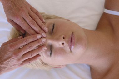 ¿En qué consiste el curso en digitopuntura y qué formación ofrece?