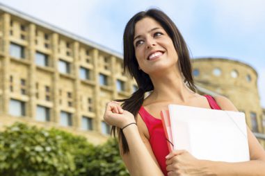 ¿Cuáles son los requisitos para conseguir una beca Erasmus?