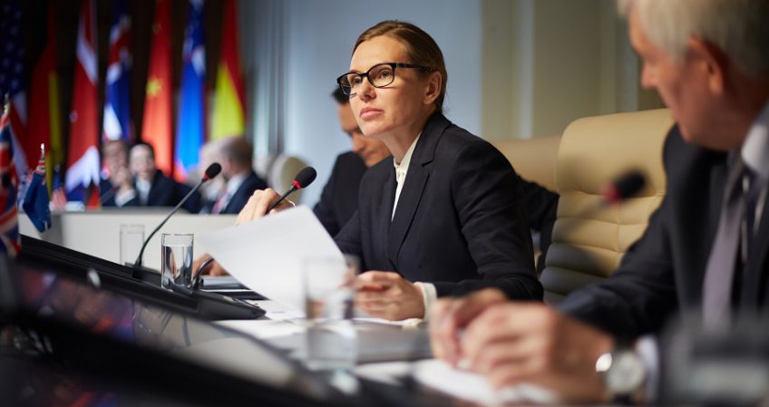 Qué es un politólogo y qué formación puedes cursar para convertirte en uno