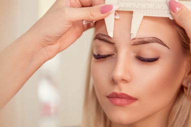 ¿Cómo puedo formarme en la técnica de microblading?