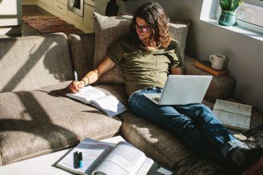 ¿Por qué hacer un máster online oficial?