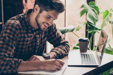 Estudiar online, la forma más flexible y económica de hacer un Grado