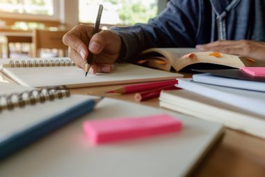 Academia, preparador de oposiciones o estudiar por tu cuenta, ¿Qué te interesa?