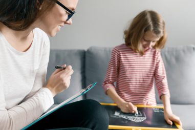 Descubre qué puede aportarte un curso en psicología infantil