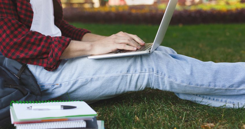 Cursos online para formarse en verano y mejorar tu CV