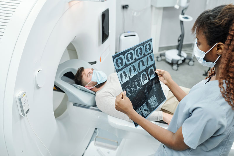 ¿Cuáles son las funciones de un técnico en radiología?