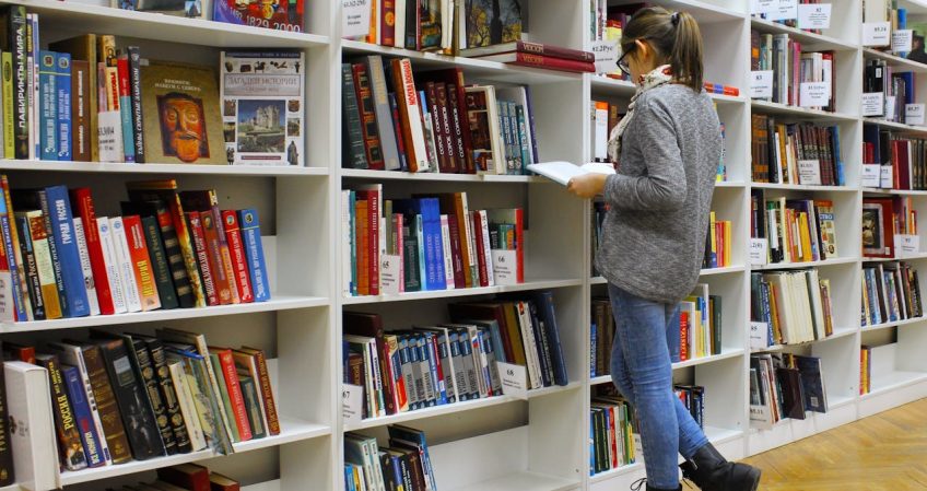 Prepárate para trabajar en una profesión relacionada con el libro: bibliotecas, librerías y editoriales