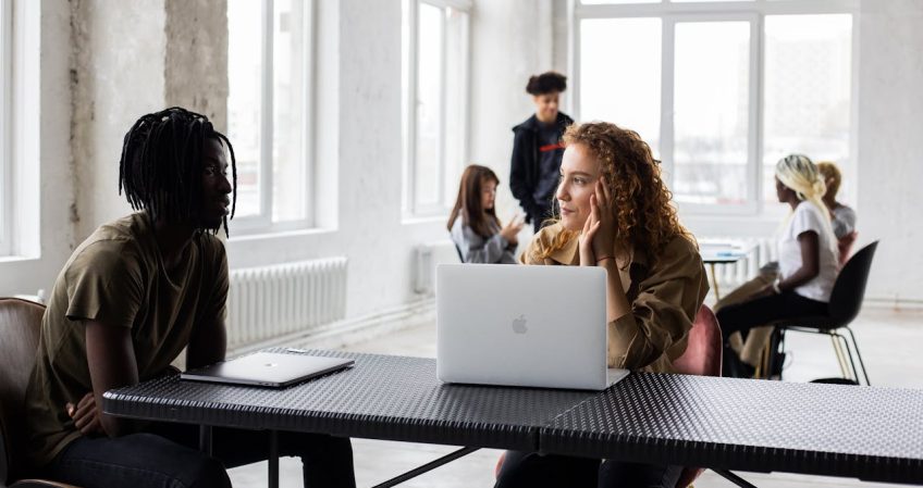 Cómo mantener el contacto con la empresa tras tus prácticas