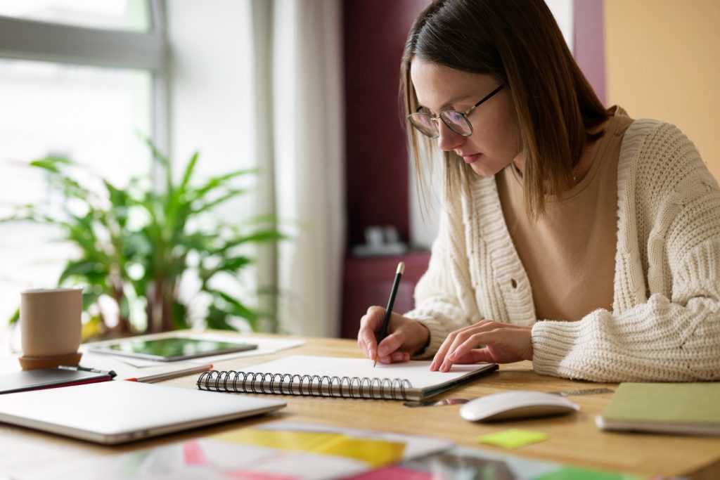 Estudiante planificando el año académico