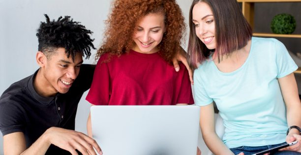 Tu futuro profesional empieza aquí: prácticas con ayuda al estudio y formación en Talentoteca