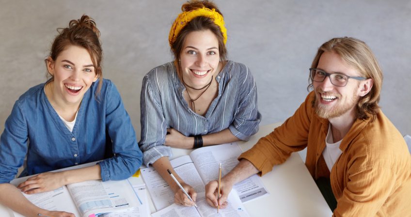 ¿Por qué cada vez más jóvenes deciden opositar? Estabilidad, tiempo y un nuevo cálculo vital